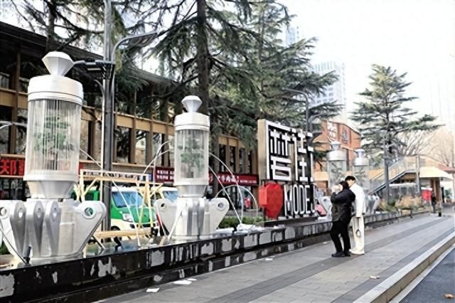 鄭州中原區(qū)“一路四街”城市更新 打造時尚消費(fèi)特色街區(qū)